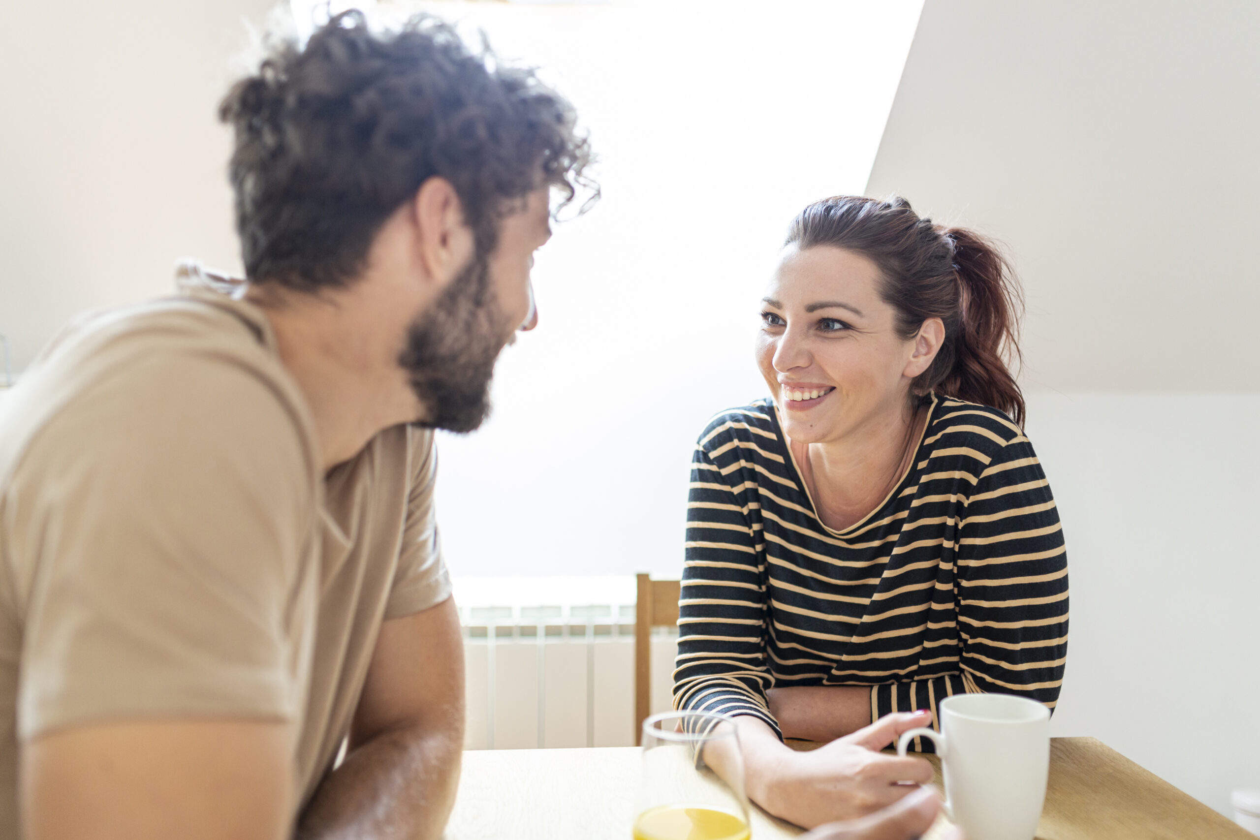 medium-shot-couple-talking