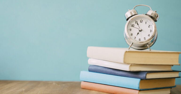 pile-books-clock